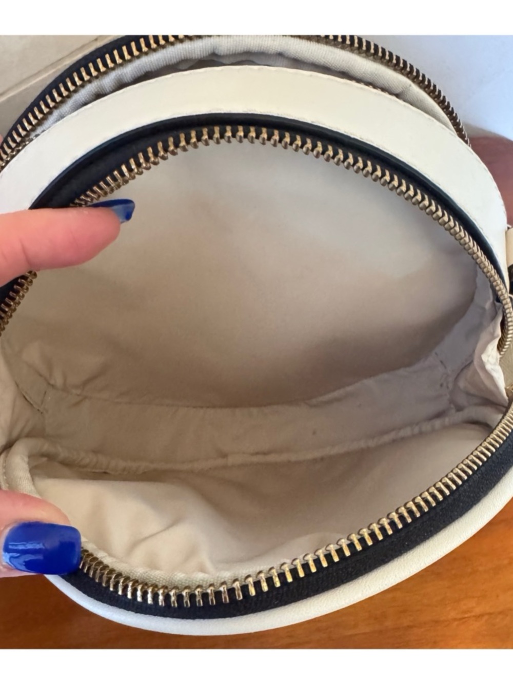 🤍CHIC🤍MARC JACOBS WHITE SIGNET ROUND CROSSBODY BAG - Picture 13 of 16